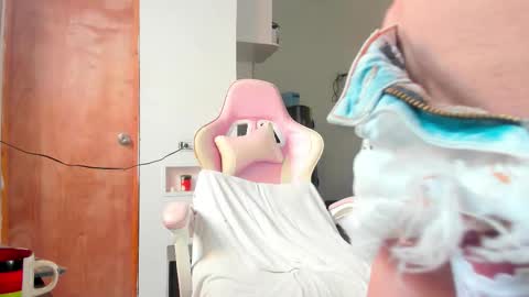 Snapshot of the_queen_aleja chatting on 02-19-26, 01:18 IGAleja queen1 online show from 02-19-26, 01:18