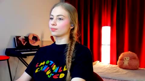 Ally    STREAMING ON TWITCH NOW Check my Twitter for updates online show from 03-18-26, 12:25