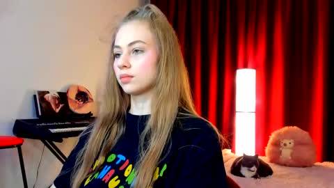 Ally    STREAMING ON TWITCH NOW Check my Twitter for updates online show from 03-19-26, 09:19