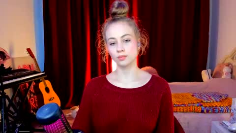Ally    STREAMING ON TWITCH NOW Check my Twitter for updates online show from 06-01-26, 05:25