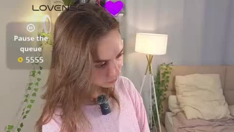 Snapshot of the_truewoman_show chatting on 06-11-26, 03:15 My name is Cynthia and Im very happy to see you in my sweet room online show from 06-11-26, 03:15