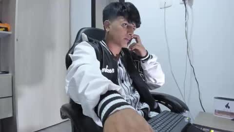 Snapshot of the_weed_guys chatting on 10-05-25, 03:49 Danny online show from 10-05-25, 03:49