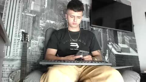 Snapshot of theangelmiguel chatting on 12-18-24, 03:37 Miguel Angel online show from 12-18-24, 03:37