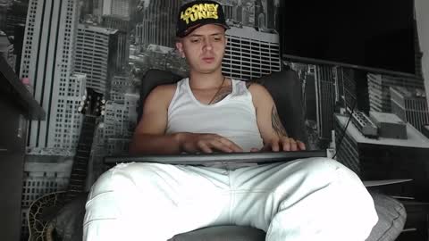 Snapshot of theangelmiguel chatting on 12-21-24, 04:30 Miguel Angel online show from 12-21-24, 04:30