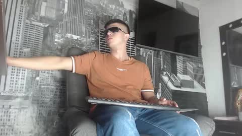 Snapshot of theangelmiguel chatting on 01-12-25, 03:49 Miguel Angel online show from 01-12-25, 03:49