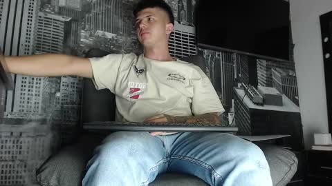 Snapshot of theangelmiguel chatting on 01-16-25, 04:28 Miguel Angel online show from 01-16-25, 04:28