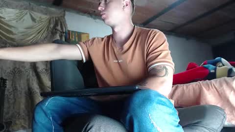 Snapshot of theangelmiguel chatting on 03-08-25, 04:01 Miguel Angel online show from 03-08-25, 04:01