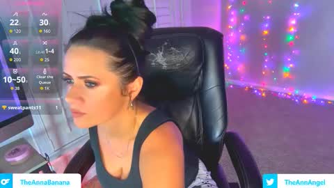 Snapshot of theannabanana chatting on 12-18-25, 04:07 Anna Banana AKA Ann Angel online show from 12-18-25, 04:07