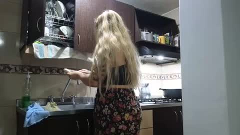 Snapshot of theauroramae chatting on 01-09-25, 03:47 theauroramae - online show from 01-09-25, 03:47