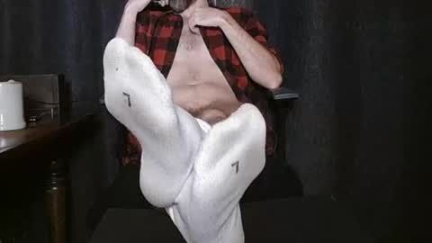 Snapshot of thebarefootgamer chatting on 01-18-26, 01:26 Blue and Red online show from 01-18-26, 01:26