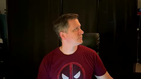 Snapshot of thebatandthecat10 chatting on 06-05-26, 12:33 ISABELLA or MATT online show from 06-05-26, 12:33