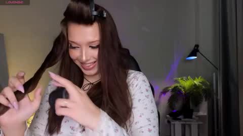 Snapshot of thebbylu chatting on 09-26-25, 11:58 Lucy online show from 09-26-25, 11:58