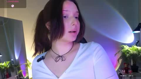 Snapshot of thebbylu chatting on 09-29-25, 12:43 Lucy online show from 09-29-25, 12:43