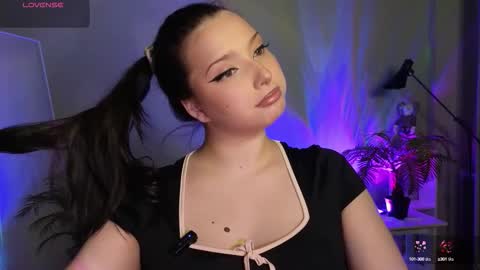 Snapshot of thebbylu chatting on 10-15-25, 11:54 Lucy online show from 10-15-25, 11:54