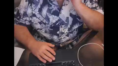 Snapshot of thebearking69 chatting on 10-12-25, 11:59 The Bear King online show from 10-12-25, 11:59