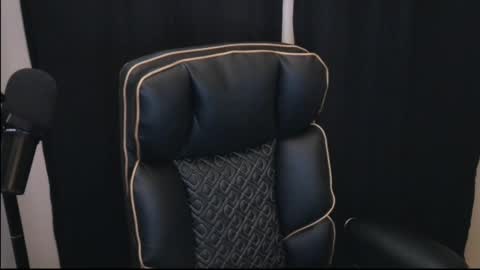 Snapshot of thebearking69 chatting on 04-19-26, 01:05 The Bear King online show from 04-19-26, 01:05