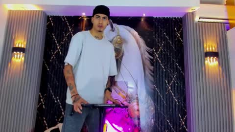 Snapshot of thebigdanni chatting on 01-10-26, 12:40 DEAN AND MARY online show from 01-10-26, 12:40