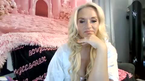 Snapshot of theboujeebarbie chatting on 09-29-25, 05:51 theboujeebarbie online show from 09-29-25, 05:51