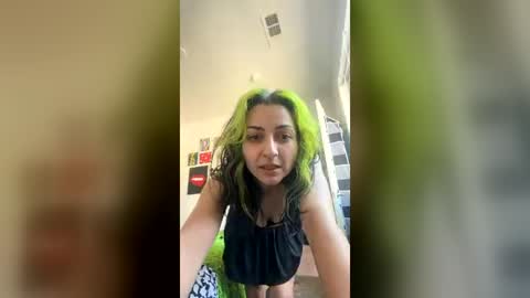 thebrattybelle99 online show from 06-12-26, 09:57