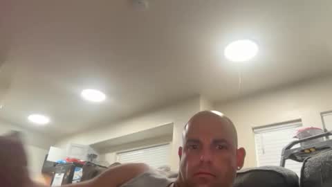 Snapshot of thebuzz777 chatting on 11-12-25, 05:57 theBuzz777 online show from 11-12-25, 05:57