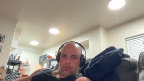 Snapshot of thebuzz777 chatting on 12-03-25, 12:18 theBuzz777 online show from 12-03-25, 12:18