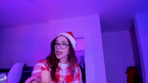Snapshot of thecosmicgirl chatting on 12-06-24, 12:34 Alicia Alikath online show from 12-06-24, 12:34