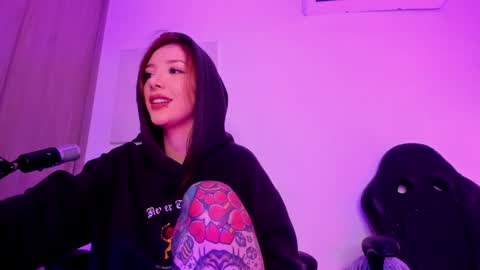 Snapshot of thecosmicgirl chatting on 01-11-25, 12:22 Alicia Alikath online show from 01-11-25, 12:22