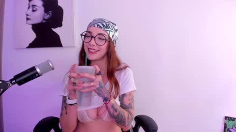 Snapshot of thecosmicgirl chatting on 03-11-25, 05:46 Alicia Alikath online show from 03-11-25, 05:46