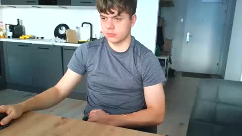 thecuteguy144949 online show from 11-05-25, 08:25