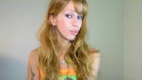 Snapshot of thedollxxxperience chatting on 09-11-25, 09:04 Yolanda online show from 09-11-25, 09:04