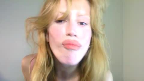 Snapshot of thedollxxxperience chatting on 09-16-25, 06:42 Yolanda online show from 09-16-25, 06:42
