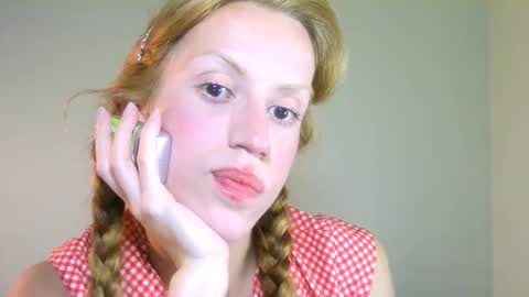 Snapshot of thedollxxxperience chatting on 09-22-25, 06:43 Yolanda online show from 09-22-25, 06:43