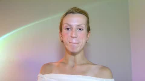 Snapshot of thedollxxxperience chatting on 10-12-25, 07:24 Yolanda online show from 10-12-25, 07:24