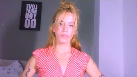 Snapshot of thedollxxxperience chatting on 03-22-26, 02:09 Yolanda online show from 03-22-26, 02:09