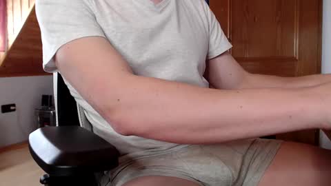 Snapshot of thedome372 chatting on 03-05-25, 10:44 thedome372 online show from 03-05-25, 10:44