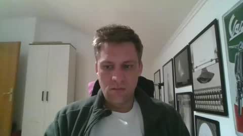 Snapshot of thedon2123 chatting on 12-04-24, 05:44 thedon2123 online show from 12-04-24, 05:44