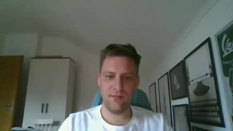 Snapshot of thedon2123 chatting on 12-24-24, 12:33 thedon2123 online show from 12-24-24, 12:33