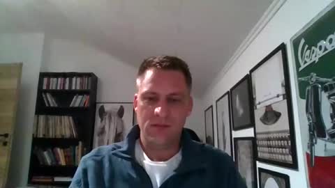 Snapshot of thedon2123 chatting on 10-21-25, 04:19 thedon2123 online show from 10-21-25, 04:19