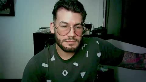 Snapshot of thedragonboyxxx chatting on 03-11-26, 04:18 thedragonboyxxx online show from 03-11-26, 04:18