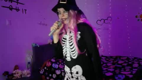 Snapshot of thefarmergirl chatting on 11-01-25, 06:15 TheFarmergirl online show from 11-01-25, 06:15