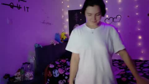 Snapshot of thefarmergirl chatting on 11-03-25, 04:30 TheFarmergirl online show from 11-03-25, 04:30