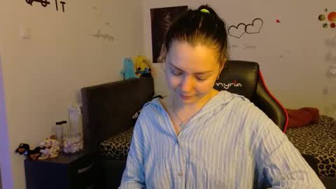 Snapshot of thefarmergirl chatting on 11-15-25, 06:48 TheFarmergirl online show from 11-15-25, 06:48