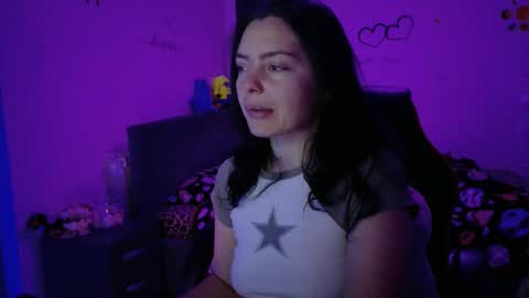 Snapshot of thefarmergirl chatting on 11-21-25, 05:17 TheFarmergirl online show from 11-21-25, 05:17