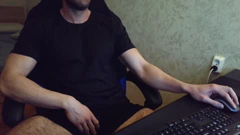 Snapshot of thefitgiant chatting on 01-19-25, 09:23 Vince online show from 01-19-25, 09:23