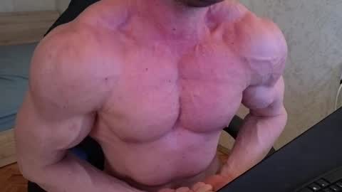 Snapshot of thefitgiant chatting on 03-01-25, 12:01 Vince online show from 03-01-25, 12:01