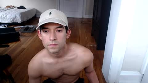Snapshot of thegallerymale chatting on 07-27-26, 12:39 TGM online show from 07-27-26, 12:39