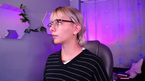 Peyton online show from 10-29-25, 03:42