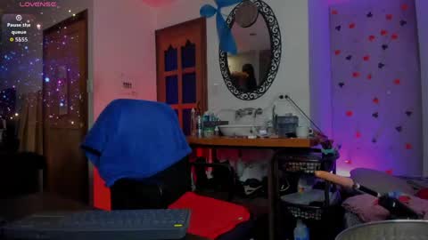Snapshot of thegoldenbitch chatting on 04-28-26, 02:27 Goldie online show from 04-28-26, 02:27