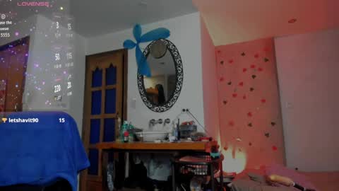 Snapshot of thegoldenbitch chatting on 05-01-26, 02:05 Goldie online show from 05-01-26, 02:05
