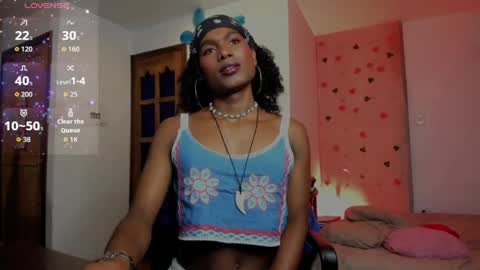 Snapshot of thegoldenbitch chatting on 05-05-26, 01:24 Goldie online show from 05-05-26, 01:24
